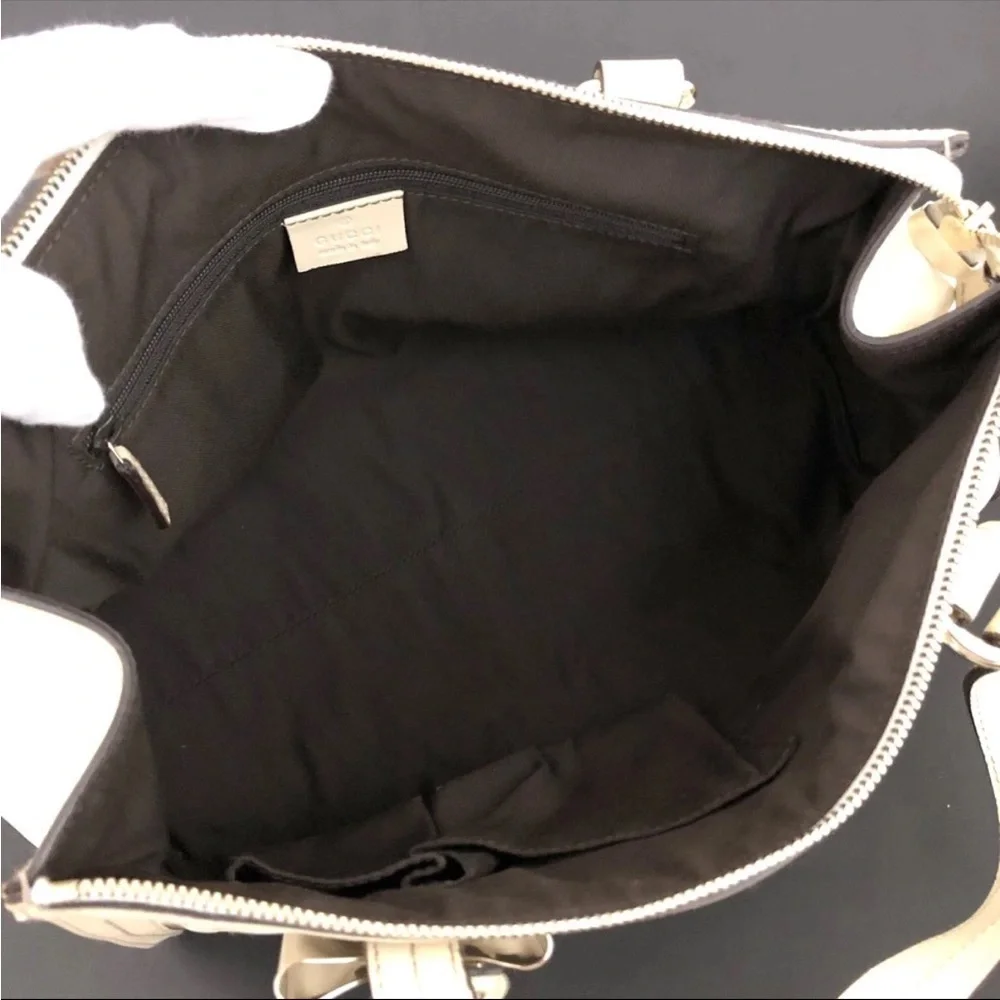 Gucci Duchessa Leather Boston Bag Cream Bow Crest Charm Top Handle. (COA). - Picture 4 of 15